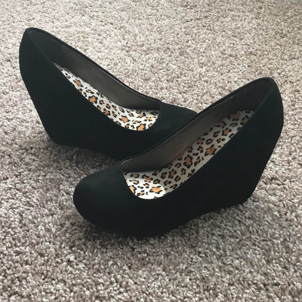 Fergalicious black wedge pumps